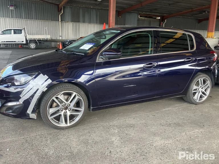 2015 Peugeot 308 Used VIN VF3L35GXVES266274 – photo 13 2015 Peugeot 308 Used VIN VF3L35GXVES266274 – photo 13