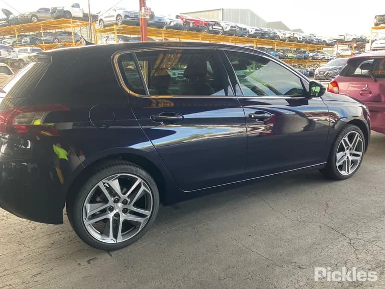 2015 Peugeot 308 Used VIN VF3L35GXVES266274 – photo 14 2015 Peugeot 308 Used VIN VF3L35GXVES266274 – photo 14