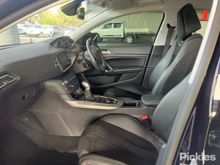 2015 Peugeot 308 Used VIN VF3L35GXVES266274 – photo 25 2015 Peugeot 308 Used VIN VF3L35GXVES266274 – photo 25