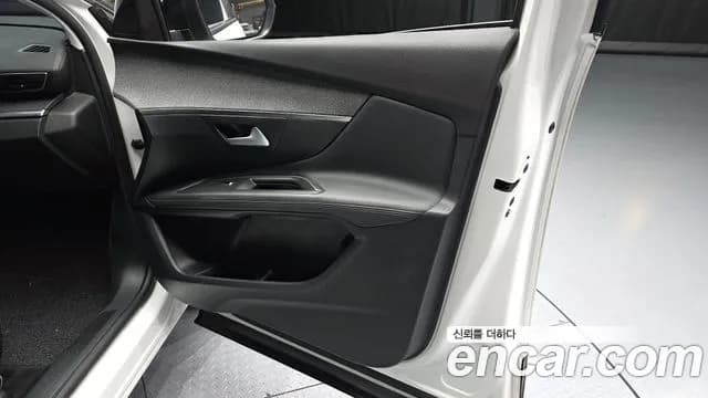 2019 Peugeot 3008 2nd Gen 1.5 BlueHDi Allure Sold VIN VF3MCYHZRKS032814 – rear exterior 2019 Peugeot 3008 2nd Gen 1.5 BlueHDi Allure Sold VIN VF3MCYHZRKS032814 – rear exterior