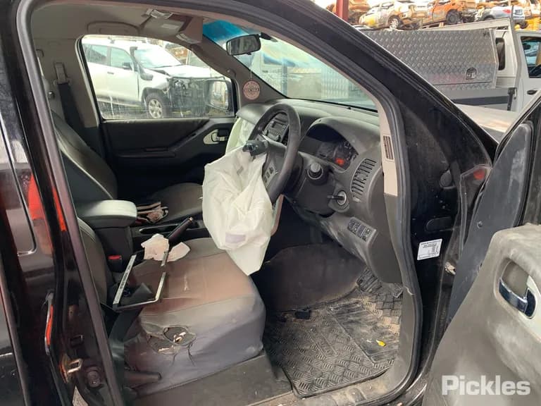 2013 Nissan Navara Used VIN VSKCVAD40A0535802 – photo 13 2013 Nissan Navara Used VIN VSKCVAD40A0535802 – photo 13