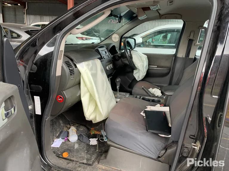 2013 Nissan Navara Used VIN VSKCVAD40A0535802 – photo 17 2013 Nissan Navara Used VIN VSKCVAD40A0535802 – photo 17