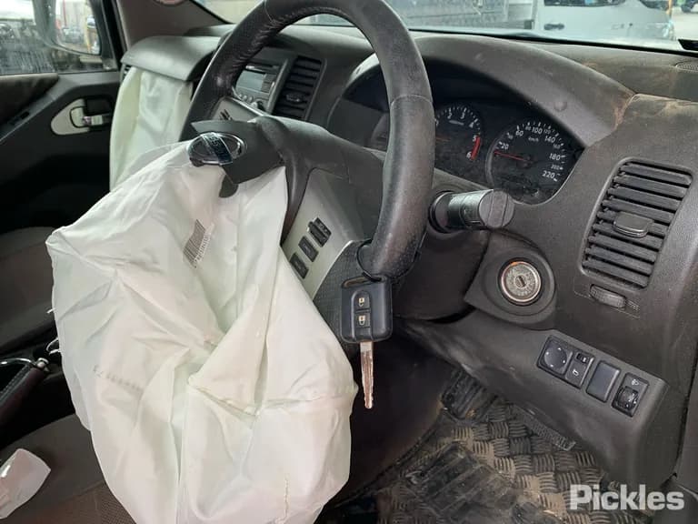 2013 Nissan Navara Used VIN VSKCVAD40A0535802 – photo 18 2013 Nissan Navara Used VIN VSKCVAD40A0535802 – photo 18