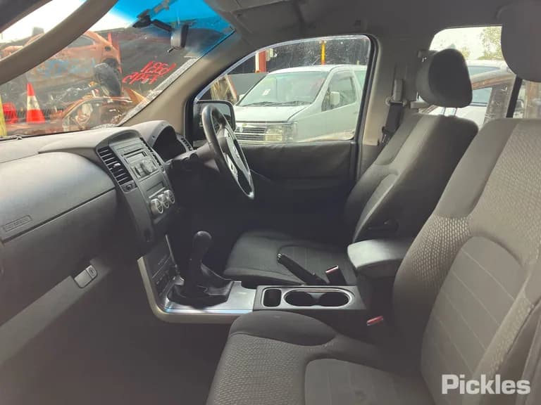 2011 Nissan Navara Used VIN VSKCVND40A0442253 – trunk area 2011 Nissan Navara Used VIN VSKCVND40A0442253 – trunk area