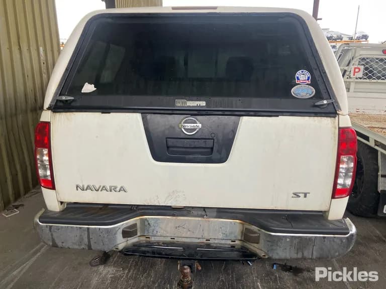 2013 Nissan Navara Used VIN VSKCVND40A0512149 – trunk area 2013 Nissan Navara Used VIN VSKCVND40A0512149 – trunk area