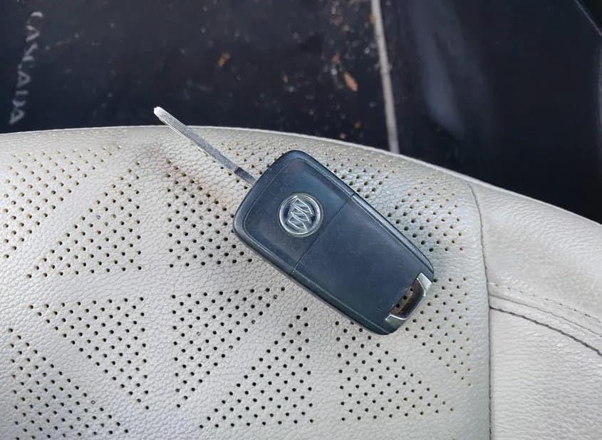 2017 BUICK Cascada Used VIN W04WH3N59HG114164 – undercarriage 2017 BUICK Cascada Used VIN W04WH3N59HG114164 – undercarriage