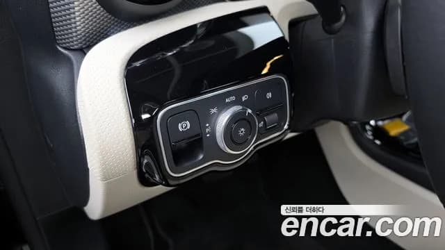 2020 Mercedes-Benz A-Class W177 A220 Hatchback Sold VIN W1K3F4EBXLJ210932 – interior seats 2020 Mercedes-Benz A-Class W177 A220 Hatchback Sold VIN W1K3F4EBXLJ210932 – interior seats