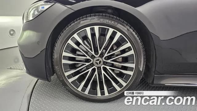 2022 Mercedes-Benz S-Class W223 S400 d 4MATIC Sold VIN W1K6F3DB7NA100500 – trunk area 2022 Mercedes-Benz S-Class W223 S400 d 4MATIC Sold VIN W1K6F3DB7NA100500 – trunk area