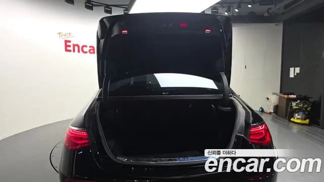 2022 Mercedes-Benz S-Class W223 Maybach S580 4MATIC Sold VIN W1K6X7GB3NA087650 – trunk area 2022 Mercedes-Benz S-Class W223 Maybach S580 4MATIC Sold VIN W1K6X7GB3NA087650 – trunk area