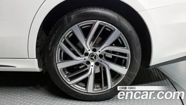 2024 Mercedes-Benz E-Class W214 E220d 4MATIC Exclusive Sold VIN W1KLF0FB9RA048386 – exterior detail 2024 Mercedes-Benz E-Class W214 E220d 4MATIC Exclusive Sold VIN W1KLF0FB9RA048386 – exterior detail
