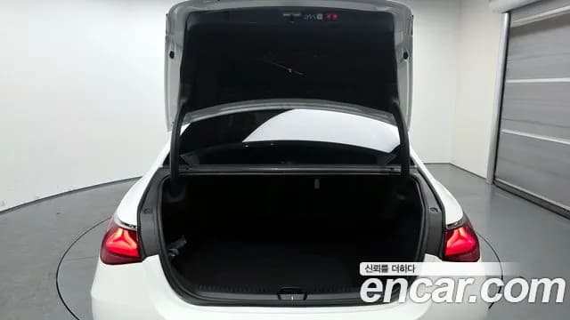 2026 Mercedes-Benz E-Class W214 E200 AMG Line Sold VIN W1KLF5AB0TA195630 – exterior detail 2026 Mercedes-Benz E-Class W214 E200 AMG Line Sold VIN W1KLF5AB0TA195630 – exterior detail