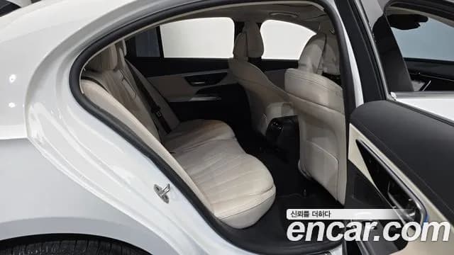 2024 Mercedes-Benz E-Class W214 E200 Avantgarde Sold VIN W1KLF5AB6RA046180 – trunk area 2024 Mercedes-Benz E-Class W214 E200 Avantgarde Sold VIN W1KLF5AB6RA046180 – trunk area