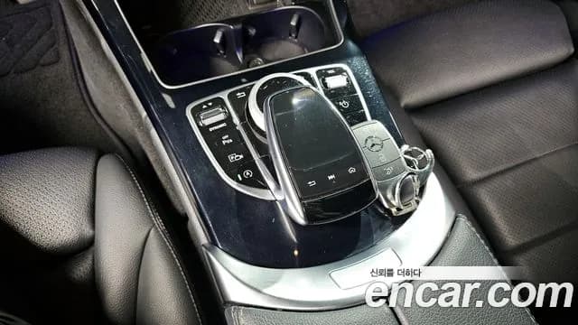 2020 Mercedes-Benz C-Class W205 C220 d 4MATIC Sold VIN W1KWF1FB2LR571664 – interior seats 2020 Mercedes-Benz C-Class W205 C220 d 4MATIC Sold VIN W1KWF1FB2LR571664 – interior seats