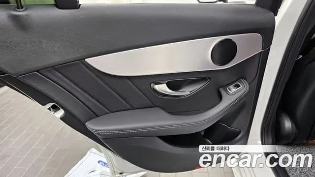 2021 Mercedes-Benz C-Class W205 C200 AMG Line Sold VIN W1KWF8AB1MR608611 – trunk area 2021 Mercedes-Benz C-Class W205 C200 AMG Line Sold VIN W1KWF8AB1MR608611 – trunk area