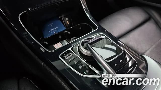 2020 Mercedes-Benz C-Class W205 C200 Avantgarde Sold VIN W1KWF8AB3LR566330 – exterior detail 2020 Mercedes-Benz C-Class W205 C200 Avantgarde Sold VIN W1KWF8AB3LR566330 – exterior detail
