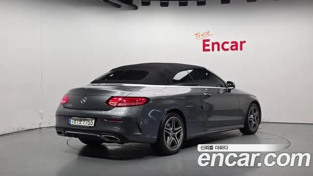 2020 Mercedes-Benz C-Class W205 C200 Cabriolet Sold VIN W1KWK8AB7LG034957 – interior seats 2020 Mercedes-Benz C-Class W205 C200 Cabriolet Sold VIN W1KWK8AB7LG034957 – interior seats