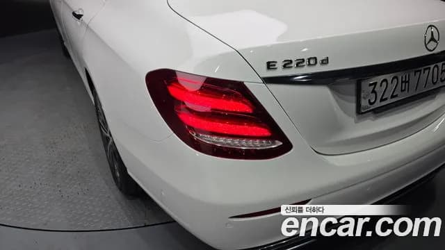2020 Mercedes-Benz E-Class W213 E220d Avantgarde Sold VIN W1KZF0EB111111111 – engine bay 2020 Mercedes-Benz E-Class W213 E220d Avantgarde Sold VIN W1KZF0EB111111111 – engine bay