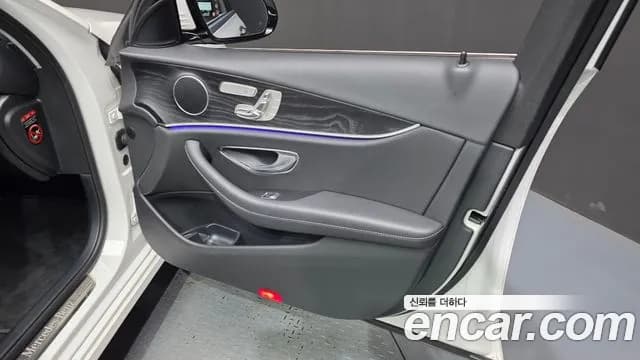 2020 Mercedes-Benz E-Class W213 E220d Avantgarde Sold VIN W1KZF0EB111111111 – exterior detail 2020 Mercedes-Benz E-Class W213 E220d Avantgarde Sold VIN W1KZF0EB111111111 – exterior detail