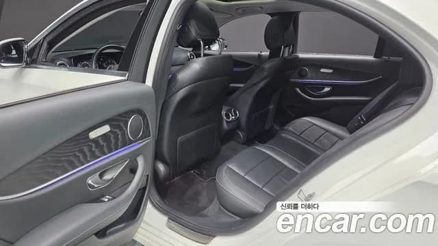2020 Mercedes-Benz E-Class W213 E220d Avantgarde Sold VIN W1KZF0EB111111111 – trunk area 2020 Mercedes-Benz E-Class W213 E220d Avantgarde Sold VIN W1KZF0EB111111111 – trunk area