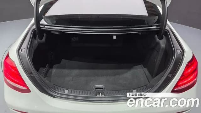 2020 Mercedes-Benz E-Class W213 E220d Avantgarde Sold VIN W1KZF0EB111111111 – photo 32 2020 Mercedes-Benz E-Class W213 E220d Avantgarde Sold VIN W1KZF0EB111111111 – photo 32