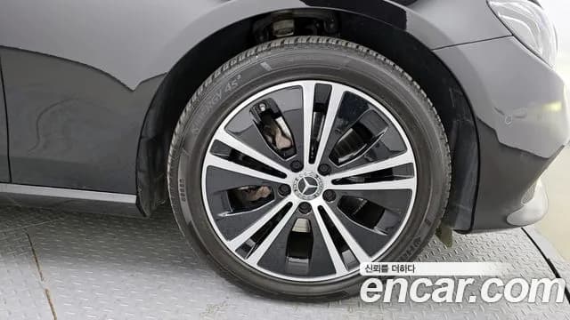 2020 Mercedes-Benz E-Class W213 E220d Avantgarde Sold VIN W1KZF0EB1LA771135 – front exterior 2020 Mercedes-Benz E-Class W213 E220d Avantgarde Sold VIN W1KZF0EB1LA771135 – front exterior