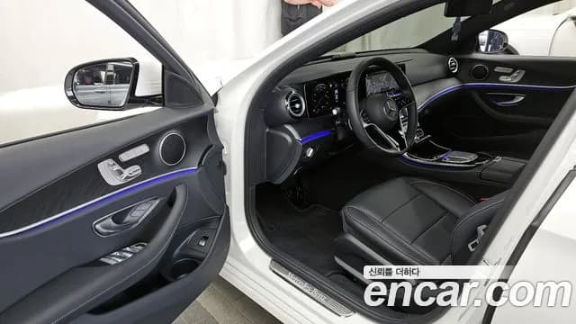 2022 Mercedes-Benz E-Class W213 E250 Avantgarde Sold VIN W1KZF4FB0NB014892 – trunk area 2022 Mercedes-Benz E-Class W213 E250 Avantgarde Sold VIN W1KZF4FB0NB014892 – trunk area