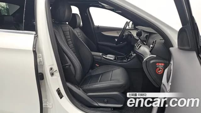 2021 Mercedes-Benz E-Class W213 E250 Avantgarde Sold VIN W1KZF4FB1MA932252 – interior seats 2021 Mercedes-Benz E-Class W213 E250 Avantgarde Sold VIN W1KZF4FB1MA932252 – interior seats