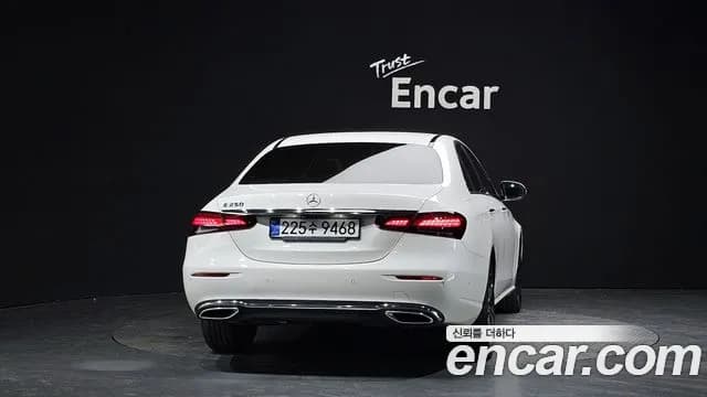 2021 Mercedes-Benz E-Class W213 E250 Avantgarde Sold VIN W1KZF4FB1MA955840 – trunk area 2021 Mercedes-Benz E-Class W213 E250 Avantgarde Sold VIN W1KZF4FB1MA955840 – trunk area