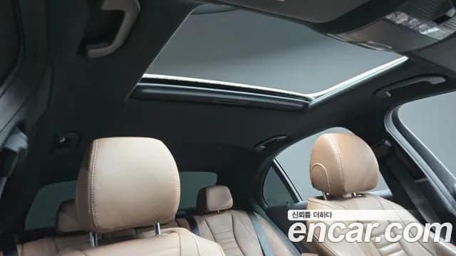 2022 Mercedes-Benz E-Class W213 E250 Avantgarde Sold VIN W1KZF4FB2NB011122 – trunk area 2022 Mercedes-Benz E-Class W213 E250 Avantgarde Sold VIN W1KZF4FB2NB011122 – trunk area