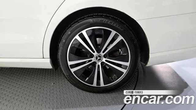 2021 Mercedes-Benz E-Class W213 E250 Avantgarde Sold VIN W1KZF4FB3MA938036 – engine bay 2021 Mercedes-Benz E-Class W213 E250 Avantgarde Sold VIN W1KZF4FB3MA938036 – engine bay