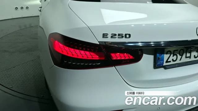 2021 Mercedes-Benz E-Class W213 E250 Avantgarde Sold VIN W1KZF4FB3MA938036 – exterior detail 2021 Mercedes-Benz E-Class W213 E250 Avantgarde Sold VIN W1KZF4FB3MA938036 – exterior detail