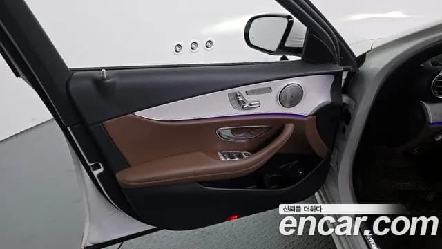 2021 Mercedes-Benz E-Class W213 E250 Avantgarde Sold VIN W1KZF4FB3MA938036 – trunk area 2021 Mercedes-Benz E-Class W213 E250 Avantgarde Sold VIN W1KZF4FB3MA938036 – trunk area