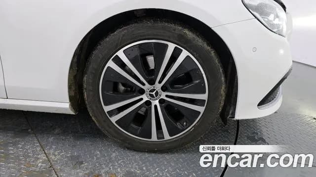 2021 Mercedes-Benz E-Class W213 E250 Avantgarde Sold VIN W1KZF4FB4MA951121 – undercarriage 2021 Mercedes-Benz E-Class W213 E250 Avantgarde Sold VIN W1KZF4FB4MA951121 – undercarriage