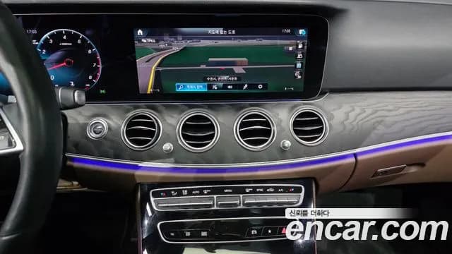 2022 Mercedes-Benz E-Class W213 E250 Avantgarde Sold VIN W1KZF4FB4NB039228 – trunk area 2022 Mercedes-Benz E-Class W213 E250 Avantgarde Sold VIN W1KZF4FB4NB039228 – trunk area