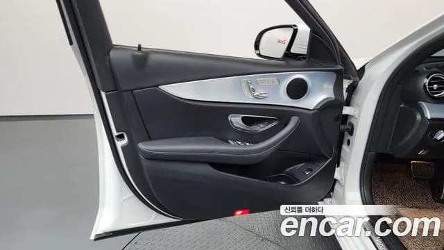 2020 Mercedes-Benz E-Class W213 E250 Avantgarde Sold VIN W1KZF4FB5LA845100 – interior seats 2020 Mercedes-Benz E-Class W213 E250 Avantgarde Sold VIN W1KZF4FB5LA845100 – interior seats