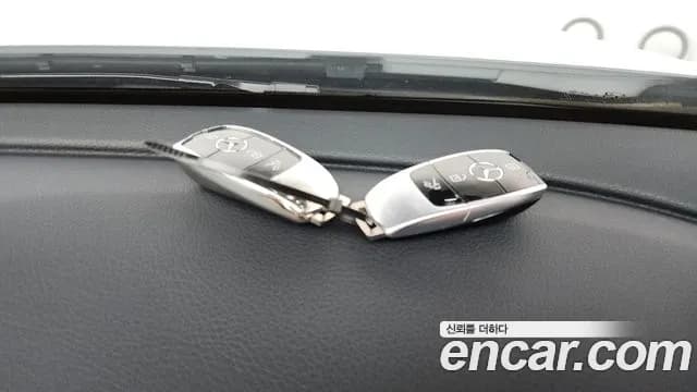 2020 Mercedes-Benz E-Class W213 E250 Avantgarde Sold VIN W1KZF4FB5LA845100 – trunk area 2020 Mercedes-Benz E-Class W213 E250 Avantgarde Sold VIN W1KZF4FB5LA845100 – trunk area