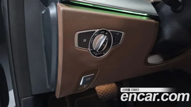 2020 Mercedes-Benz E-Class W213 E250 Avantgarde Sold VIN W1KZF4FB7LA829075 – exterior detail 2020 Mercedes-Benz E-Class W213 E250 Avantgarde Sold VIN W1KZF4FB7LA829075 – exterior detail