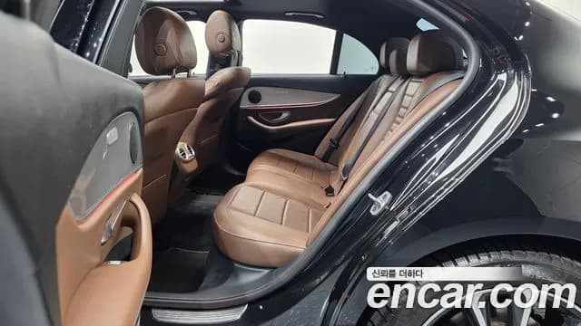 2020 Mercedes-Benz E-Class W213 E250 Avantgarde Sold VIN W1KZF4FB7LA829075 – trunk area 2020 Mercedes-Benz E-Class W213 E250 Avantgarde Sold VIN W1KZF4FB7LA829075 – trunk area