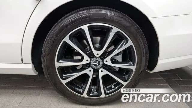 2020 Mercedes-Benz E-Class W213 E250 Avantgarde Sold VIN W1KZF4FB7LA831473 – photo 28 2020 Mercedes-Benz E-Class W213 E250 Avantgarde Sold VIN W1KZF4FB7LA831473 – photo 28