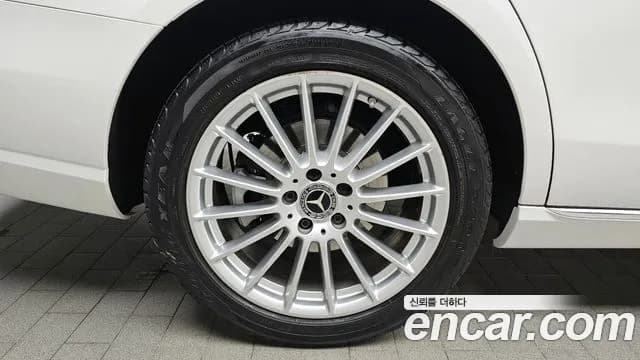 2021 Mercedes-Benz E-Class W213 E250 Exclusive Sold VIN W1KZF4FB7MA938542 – trunk area 2021 Mercedes-Benz E-Class W213 E250 Exclusive Sold VIN W1KZF4FB7MA938542 – trunk area