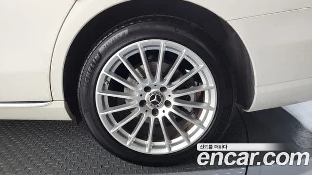 2021 Mercedes-Benz E-Class W213 E250 Exclusive Sold VIN W1KZF4FB8MA900236 – trunk area 2021 Mercedes-Benz E-Class W213 E250 Exclusive Sold VIN W1KZF4FB8MA900236 – trunk area