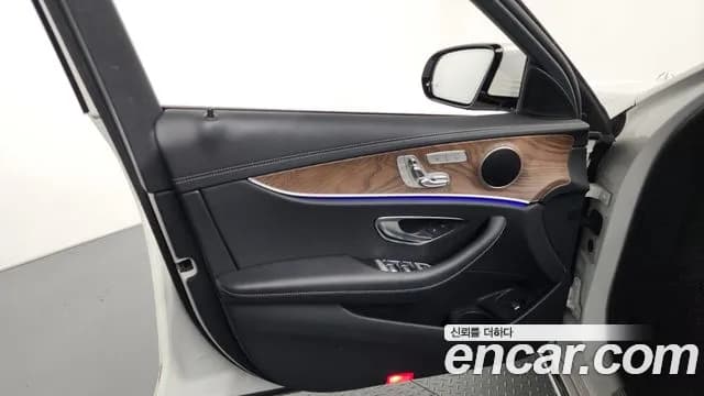 2022 Mercedes-Benz E-Class W213 E250 Exclusive Sold VIN W1KZF4FB8NB092675 – trunk area 2022 Mercedes-Benz E-Class W213 E250 Exclusive Sold VIN W1KZF4FB8NB092675 – trunk area