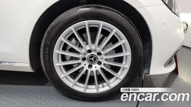 2022 Mercedes-Benz E-Class W213 E250 Exclusive Sold VIN W1KZF4FB9NB026863 – exterior detail 2022 Mercedes-Benz E-Class W213 E250 Exclusive Sold VIN W1KZF4FB9NB026863 – exterior detail