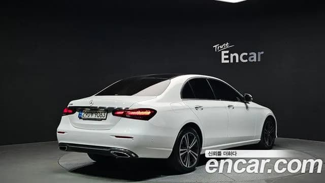 2022 Mercedes-Benz E-Class W213 E250 Avantgarde Sold VIN W1KZF4FB9NB071835 – trunk area 2022 Mercedes-Benz E-Class W213 E250 Avantgarde Sold VIN W1KZF4FB9NB071835 – trunk area