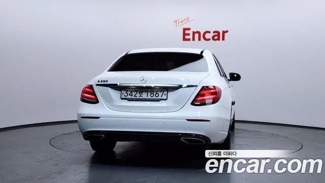 2020 Mercedes-Benz E-Class W213 E250 Avantgarde Sold VIN W1KZF4FBXLA767848 – interior seats 2020 Mercedes-Benz E-Class W213 E250 Avantgarde Sold VIN W1KZF4FBXLA767848 – interior seats