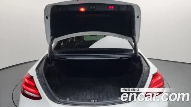 2020 Mercedes-Benz E-Class W213 E250 Avantgarde Sold VIN W1KZF4FBXLA767848 – photo 14 2020 Mercedes-Benz E-Class W213 E250 Avantgarde Sold VIN W1KZF4FBXLA767848 – photo 14