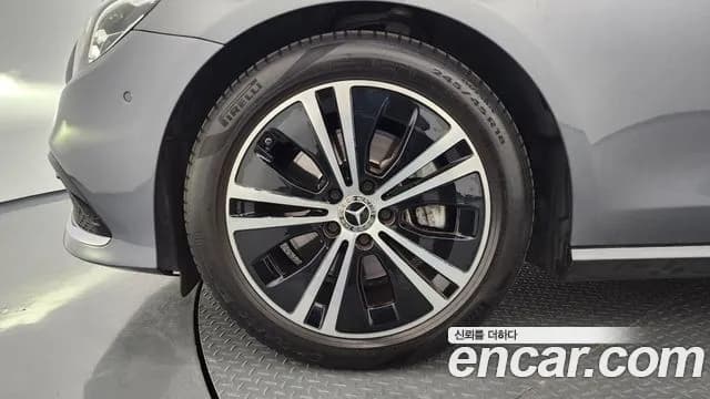 2021 Mercedes-Benz E-Class W213 E250 Avantgarde Sold VIN W1KZF4FBXMA974709 – undercarriage 2021 Mercedes-Benz E-Class W213 E250 Avantgarde Sold VIN W1KZF4FBXMA974709 – undercarriage