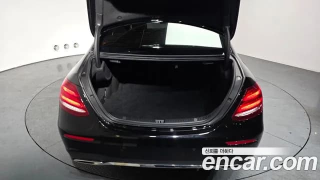 2020 Mercedes-Benz E-Class W213 E300 4MATIC AMG Line Sold VIN W1KZF4KB7LA843371 – interior seats 2020 Mercedes-Benz E-Class W213 E300 4MATIC AMG Line Sold VIN W1KZF4KB7LA843371 – interior seats