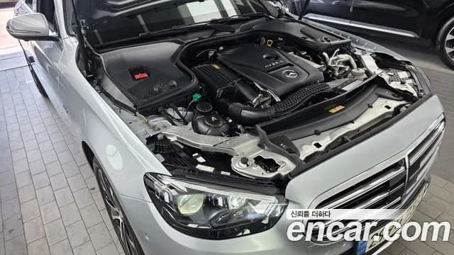 2021 Mercedes-Benz E-Class W213 E300e 4MATIC Exclusive Sold VIN W1KZF5EB2MA984433 – trunk area 2021 Mercedes-Benz E-Class W213 E300e 4MATIC Exclusive Sold VIN W1KZF5EB2MA984433 – trunk area