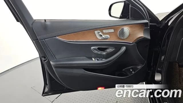 2021 Mercedes-Benz E-Class W213 E300e 4MATIC Exclusive Sold VIN W1KZF5EB7MA951637 – rear exterior 2021 Mercedes-Benz E-Class W213 E300e 4MATIC Exclusive Sold VIN W1KZF5EB7MA951637 – rear exterior